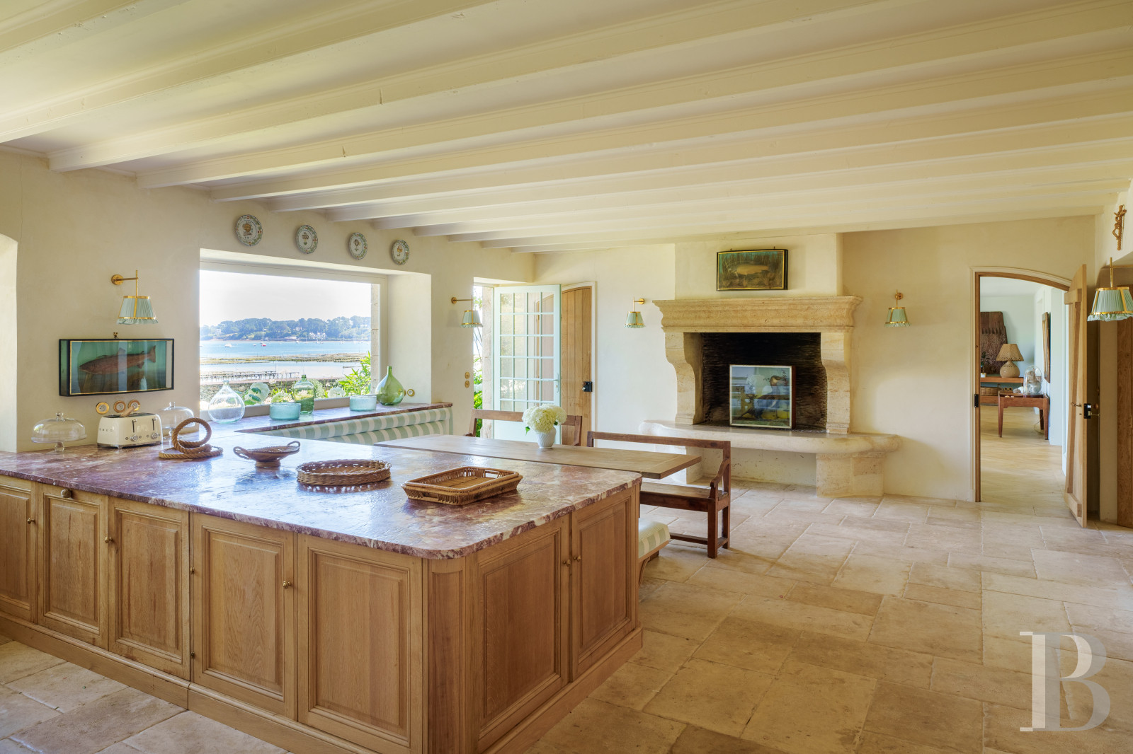 À Arradon, dans le golfe du Morbihan, une île privée de douze hectares et ses deux maisons - photo  n°15